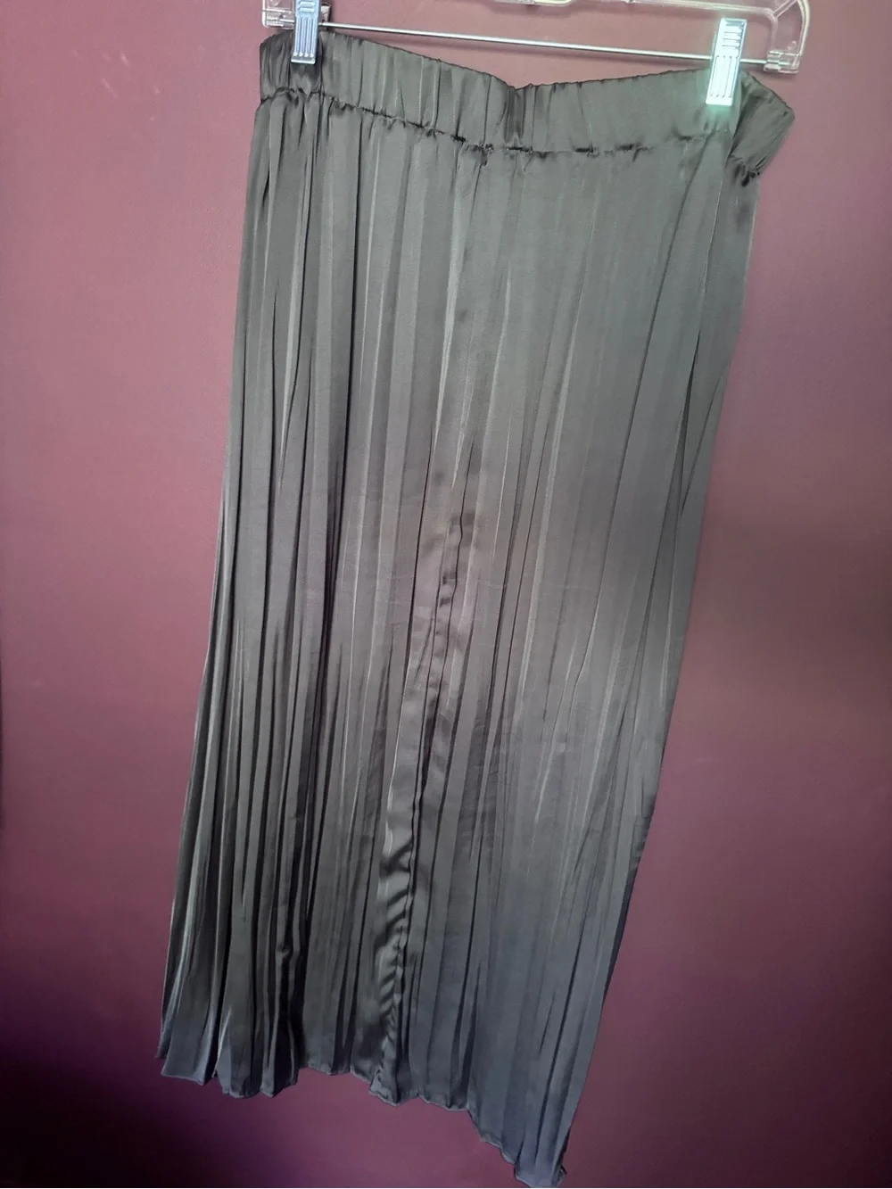 Pleated Satin Midi Skirt in Gray - Zara
